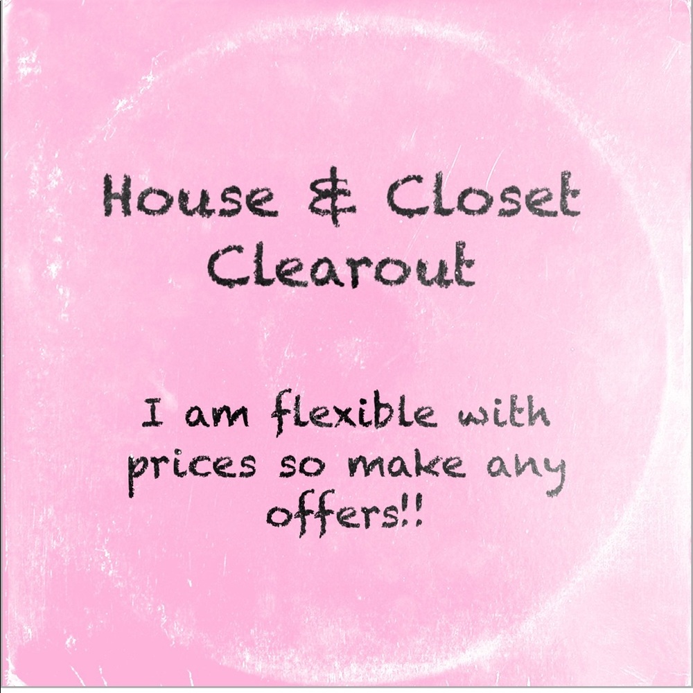 Hi! I am moving so I will be selling clothes, jewelry and accessories.